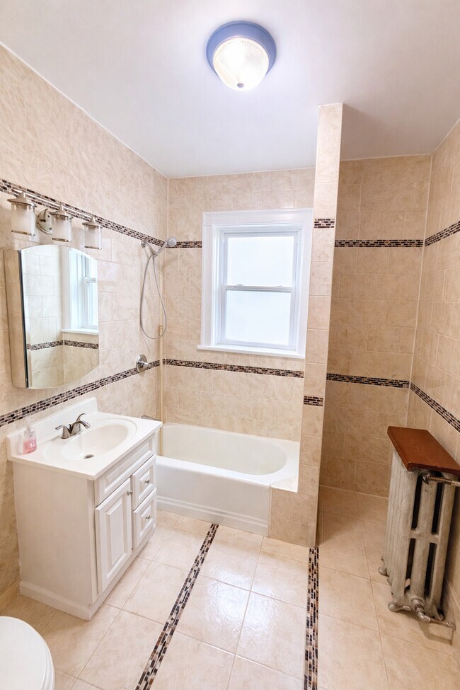 Building Photo - 2729 W Hirsch St