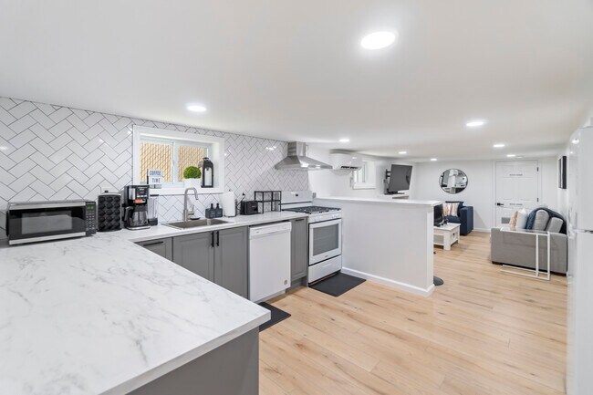 Building Photo - 65 Avenue A