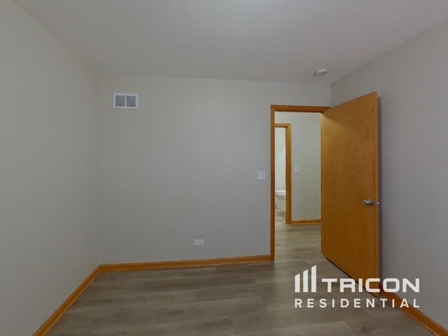 Building Photo - 1401 S Parkview Terrace