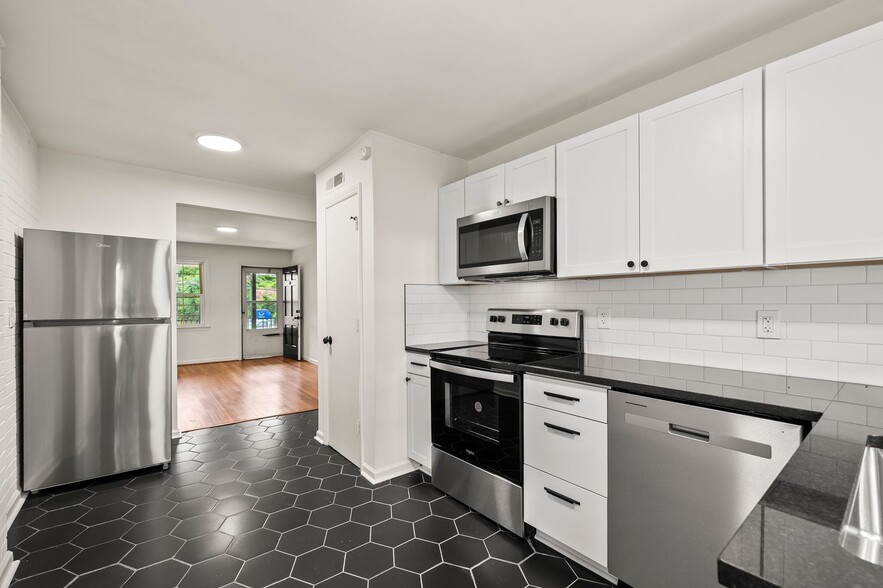 Primary Photo - 1640 W Northwest Blvd