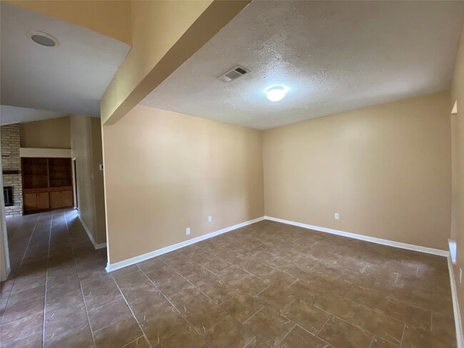 Building Photo - 24600 Darkwood Ct