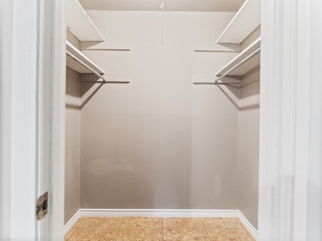 Building Photo - 2208 Gontier Dr