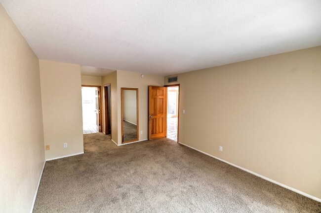 Building Photo - 4741 Calle Elegante