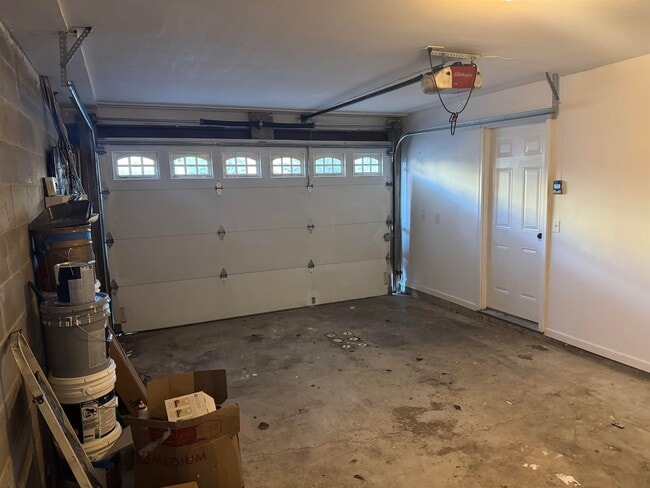 Building Photo - 525 AVENUE A Ave