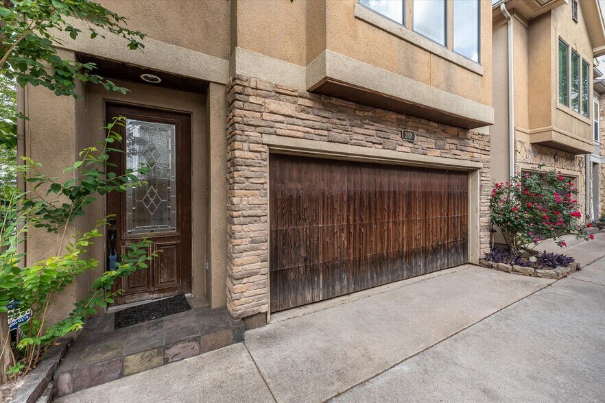 Building Photo - 308 Grove St