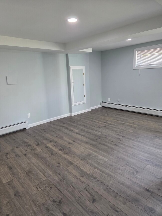 Building Photo - 14 Sugar St