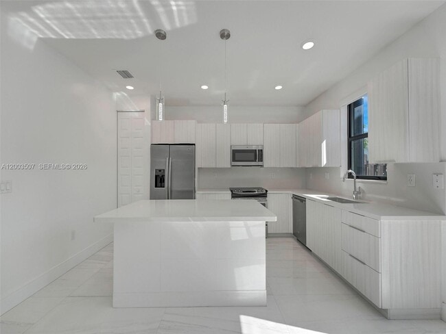 Building Photo - 10500 NW 78th Terrace