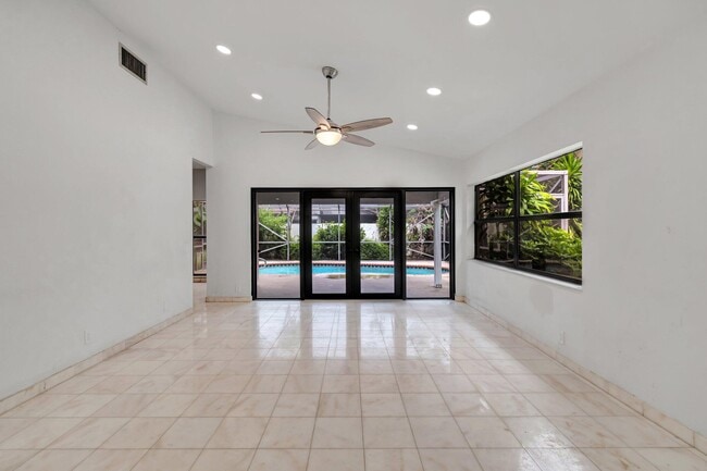 Building Photo - 7810 Villa Nova Dr