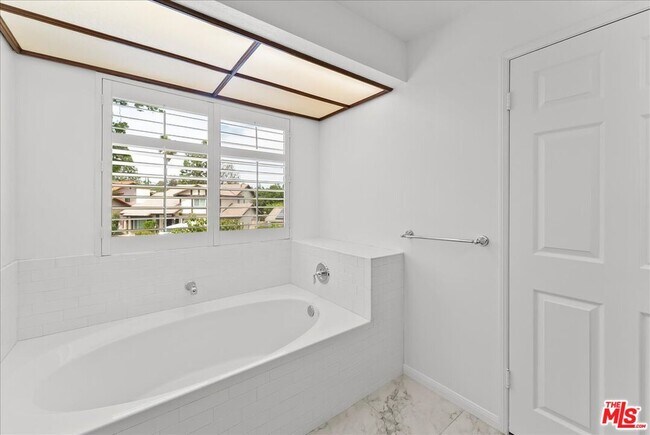 Building Photo - 6911 Sunset Ridge Ct
