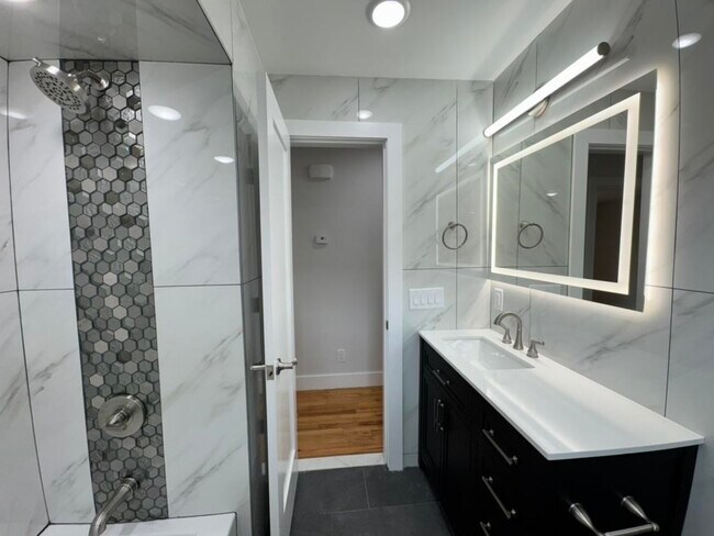 Building Photo - 253 Webster Ave