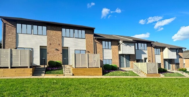 Building Photo - The Glen at Bucks Apartments and Townhomes