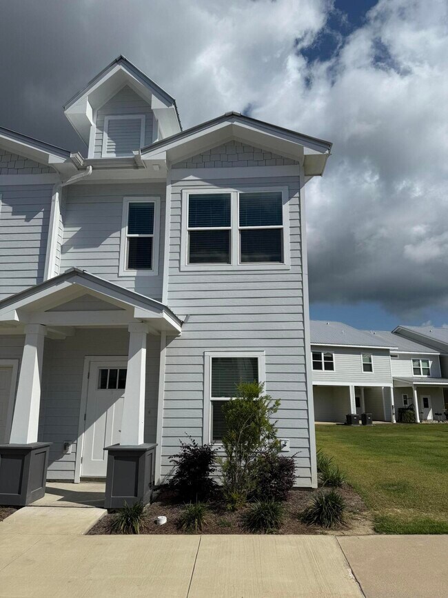 Building Photo - 202 Date Palm Ln