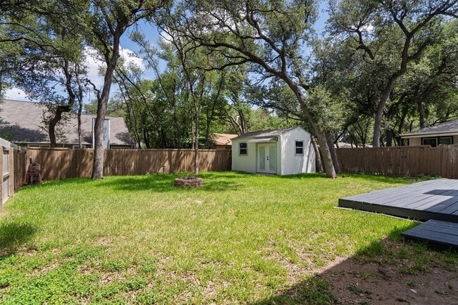 Building Photo - 9730 Anderson Village Dr