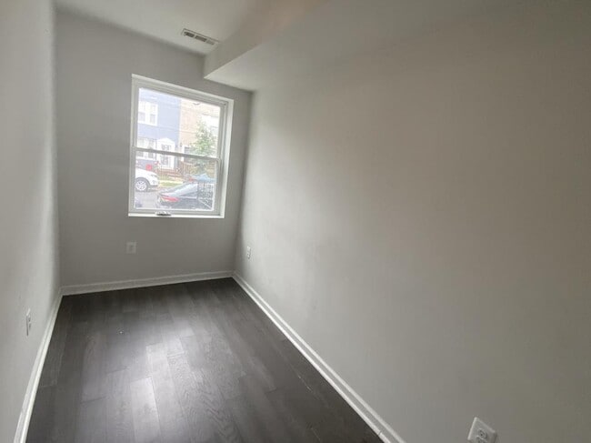 Building Photo - 1223 16th St NE