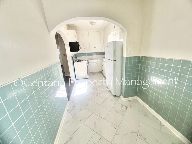 Building Photo - Beautiful 1 bedroom in a duplex!