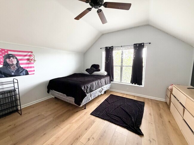 Building Photo - 6048 Garrett St