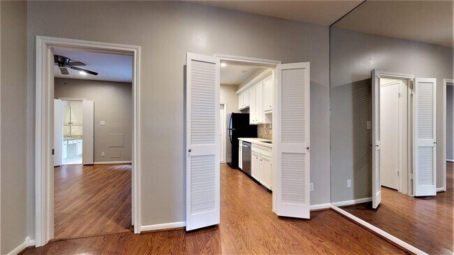 Building Photo - 727 Bunker Hill Rd