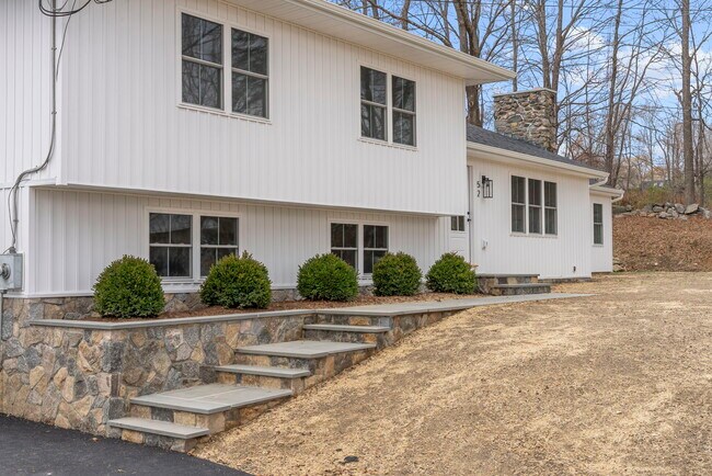 Building Photo - 52 Curtis Rd