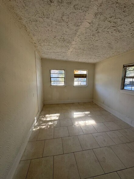 Building Photo - 1637 E 15th St