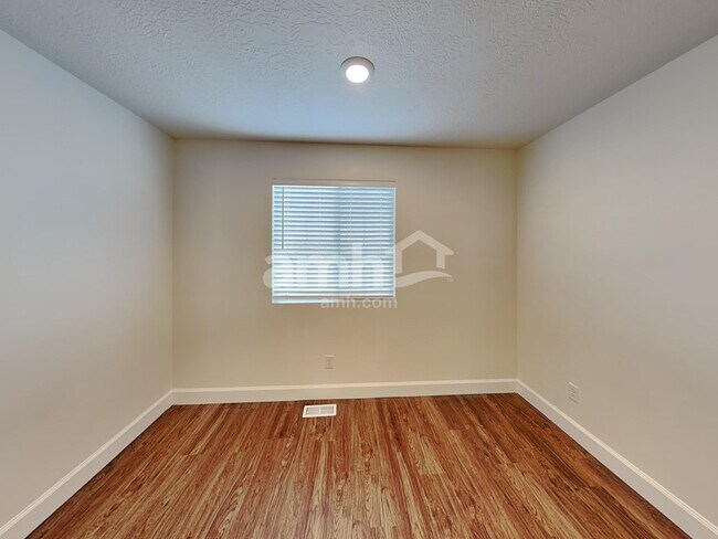 Building Photo - 5936 Verdigris Dr