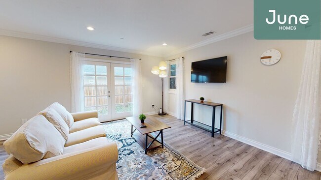 Building Photo - ROOM ONLY in 4-bed/3.0-bath Home