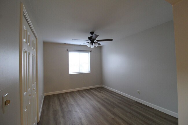 Building Photo - 1112 Blue Ridge Dr