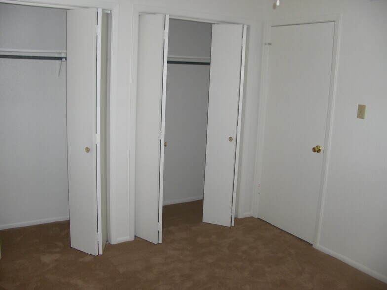 Bedroom 2 - 4257 Family Tree