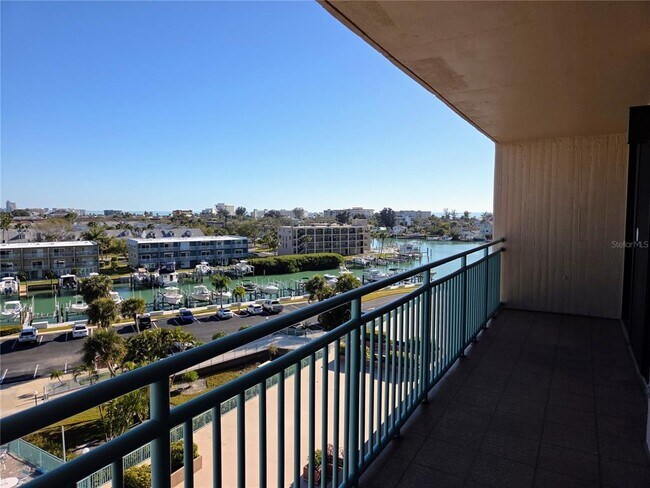 Building Photo - 1 Key Capri