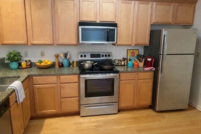 Building Photo - Studio w/ In-Unit Laundry near Tom Lee Park