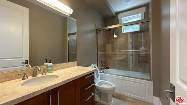 Building Photo - 2020 Holly Dr