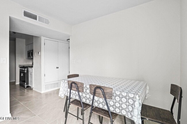 Building Photo - 2513 Red Sails Dr