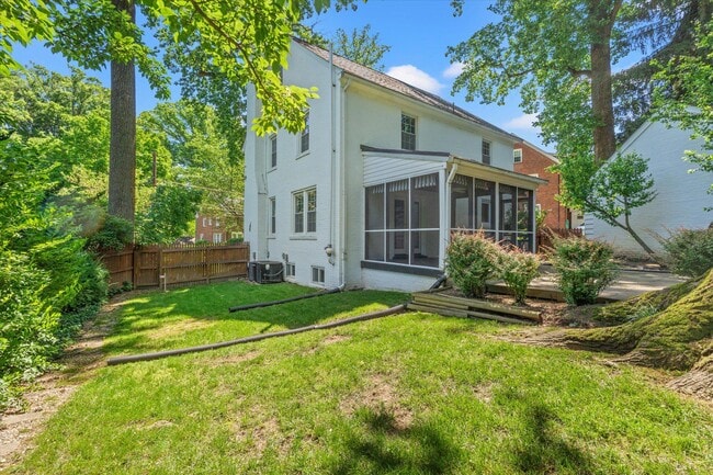 Building Photo - 7014 Beechwood Dr