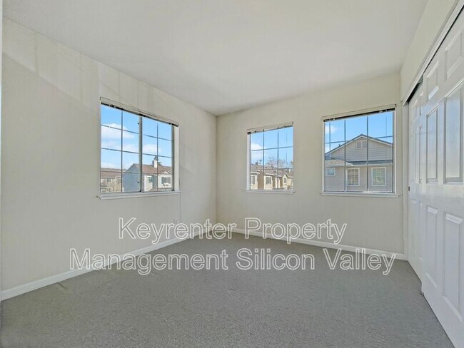 Building Photo - 1889 Kobuk Valley Common