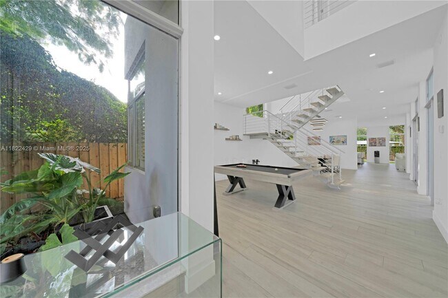 Building Photo - 5720 SW 24th St