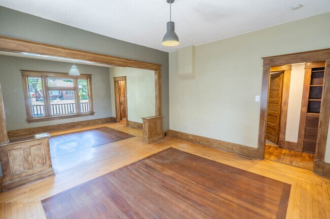 Building Photo - Single-Level 3 Bed / 2 Bath in Ogden — 1907 Charm Near Historic 25th Street