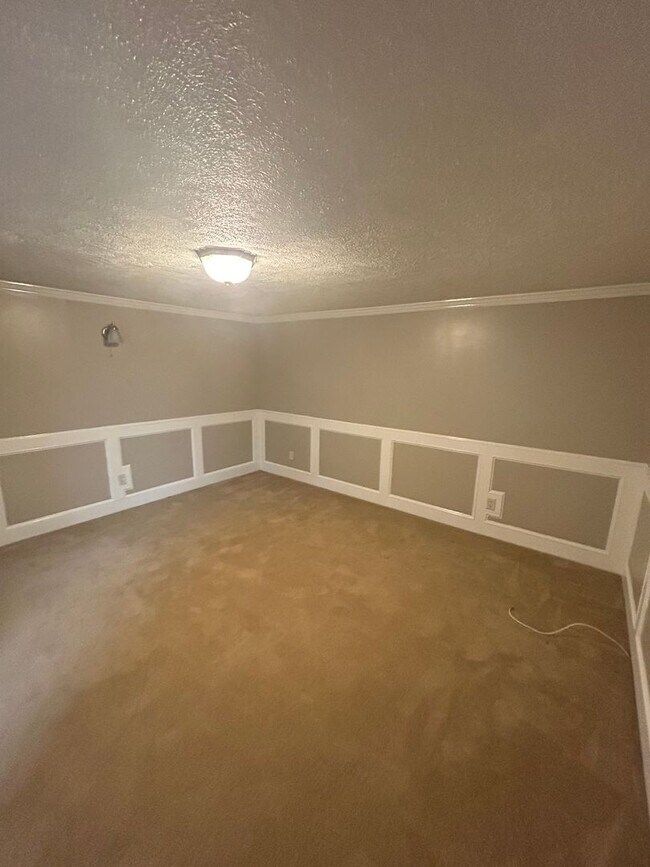 Building Photo - Modern 1 Bedroom Townhome in Prime Moon Township Location!