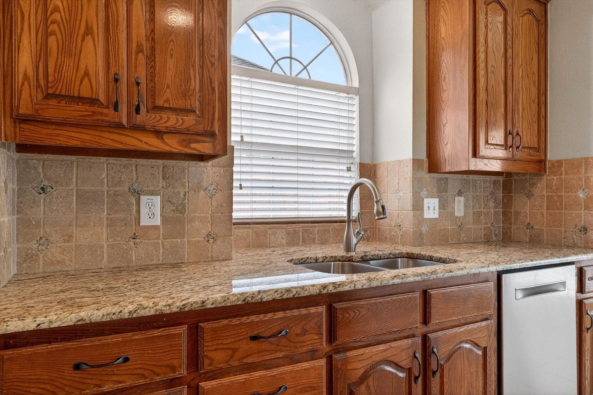 Building Photo - 3004 Teal Ln