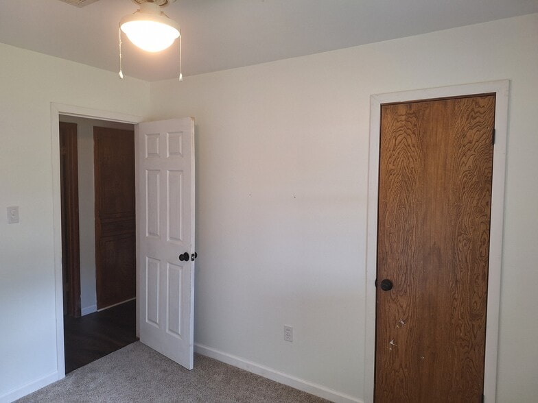 Building Photo - 2410 NW Norman Cir