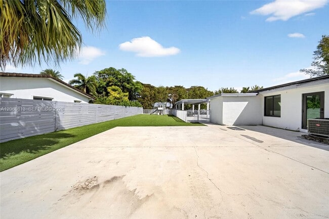 Building Photo - 11951 SW 120th Terrace