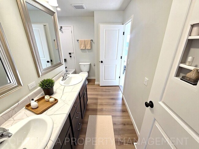 Building Photo - Tunis Drive Townhomes