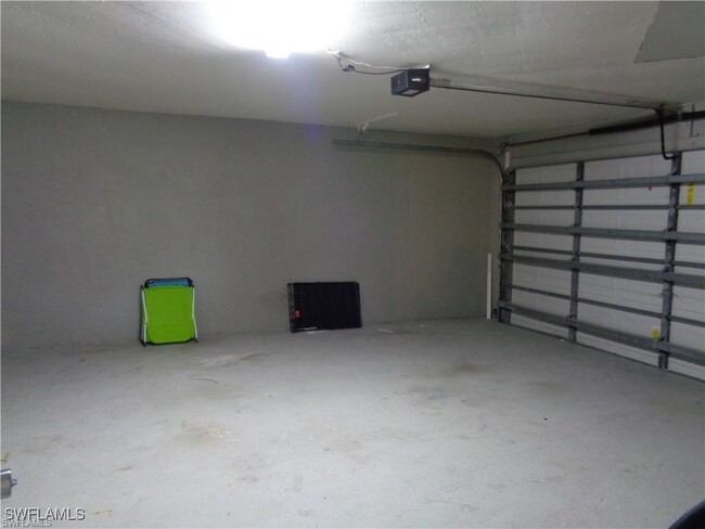 Building Photo - 2127 SW 52nd Ln