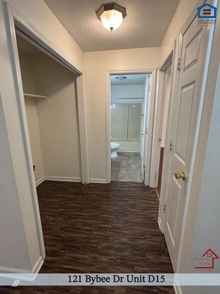 Building Photo - 121 Bybee Dr