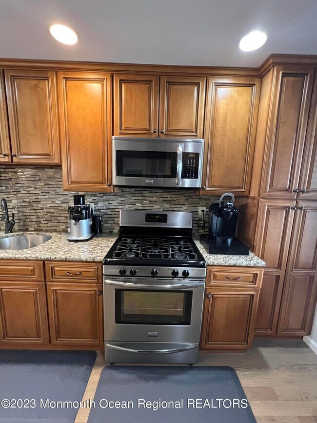 Building Photo - 85 E Water St