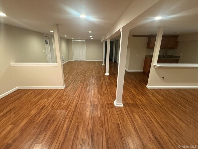 Building Photo - 192 S Long Beach Rd