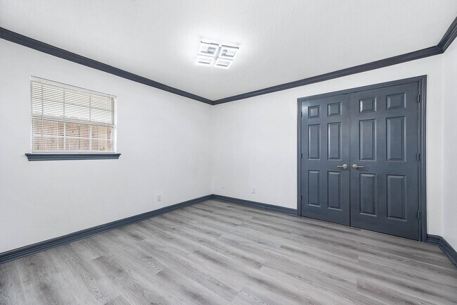 Building Photo - 8903 Sultan Dr