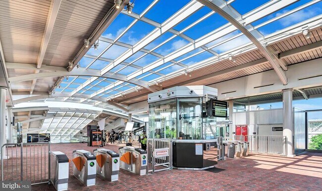 Building Photo - 705 Lyles Ln