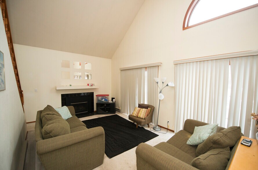 Building Photo - 23 W Niagara St