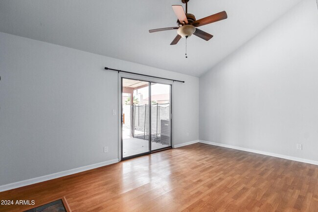 Building Photo - 11305 E Sunnyside Dr