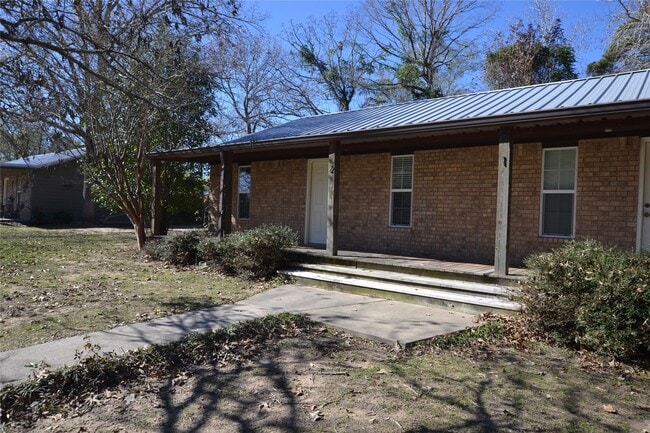 Building Photo - 253 Old Groveton Rd