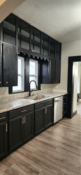 Building Photo - 144 S Main St